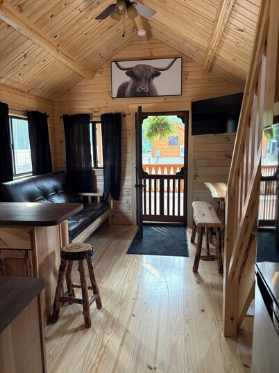 Charming 3-bedroom cabin in Gwinn - Snowmobile & ATV Trailhead