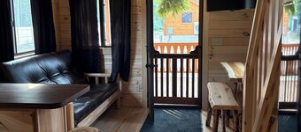 Charming 3-bedroom cabin in Gwinn - Pet Friendly - Snowmobile & ATV Trailhead