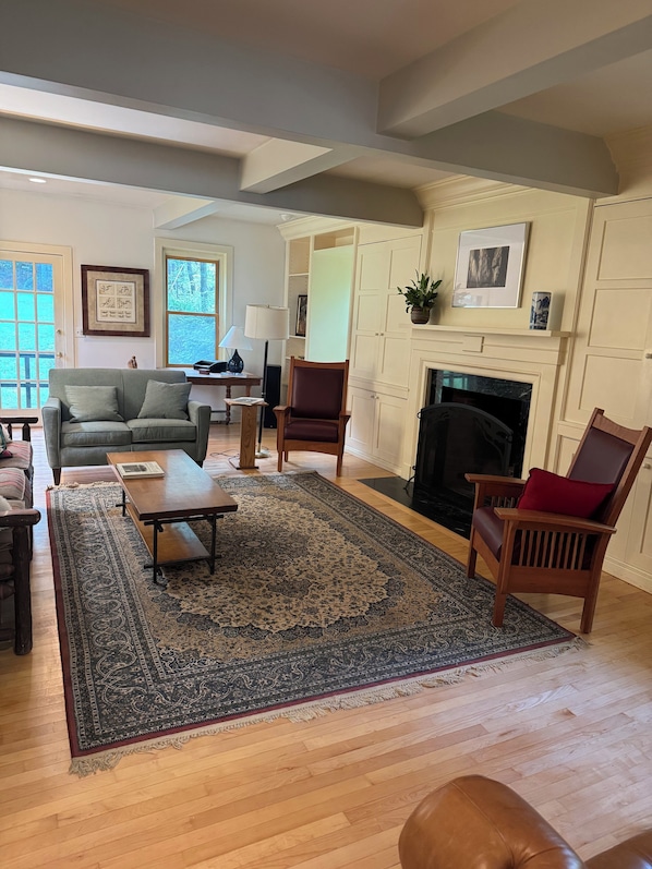 Télévision, cheminée