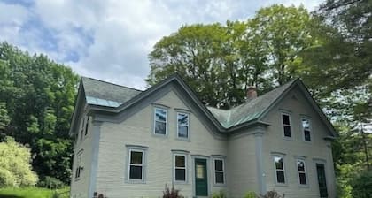Quaint Vermont farmhouse in Warren Village