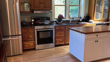 Micro-ondes, four, plaque de cuisson, lave-vaisselle