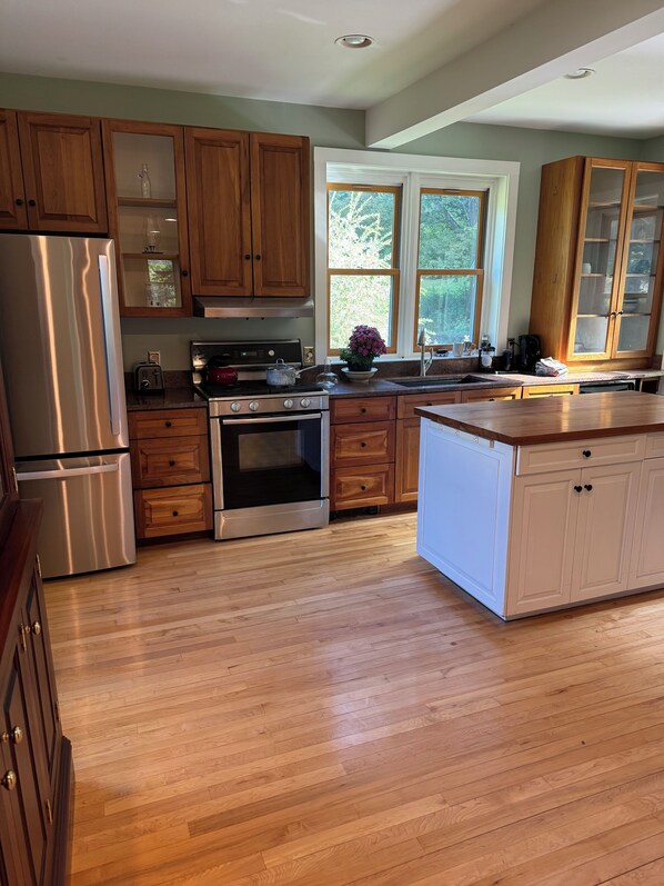 Microwave, oven, stovetop, dishwasher