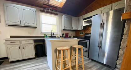 Relaxing Hot Tub Oasis + Lake Town Escape