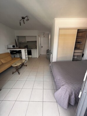 1 chambre, fer et planche à repasser, Wi-Fi, draps fournis