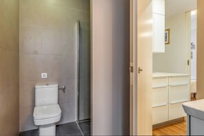 Dusche, Handtücher, Shampoo