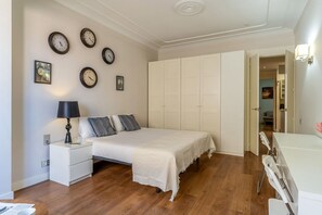 4 bedrooms, iron/ironing board, travel cot