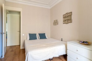 4 bedrooms, iron/ironing board, travel cot