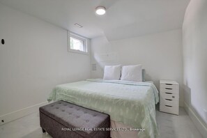 6 bedrooms, iron/ironing board, WiFi, bed sheets - Luxury Executive Home close to Golf Course (Toronto)