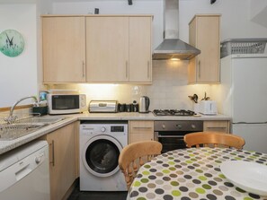 Dishwasher, cookware/dishes/utensils - Cloud Cottage (Ambleside)