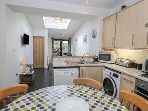 Dishwasher, cookware/dishes/utensils - Cloud Cottage (Ambleside)