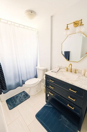 Assecador de cabells, tovalloles, sabó i xampú 