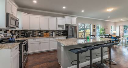 Modern 4 Bed - By Dallas Zoo & Reunion Tower