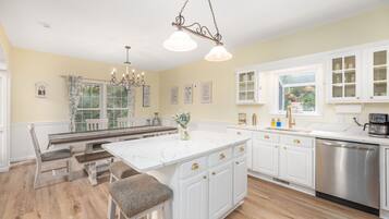 KĂźhlschrank, Mikrowelle, Ofen, Herdplatte