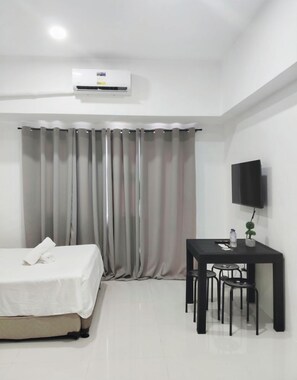 Iron/ironing board, bed sheets, wheelchair access