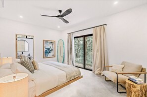 4 habitaciones, tabla de planchar con plancha, wifi y ropa de cama