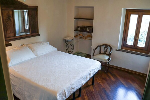 3 bedrooms, bed sheets