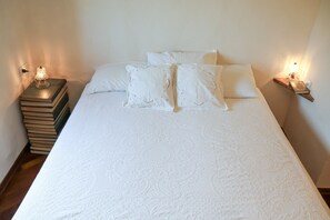 3 bedrooms, bed sheets