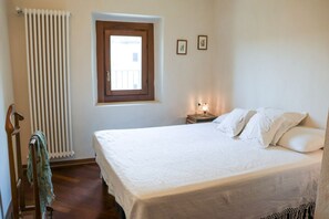 3 bedrooms, bed sheets