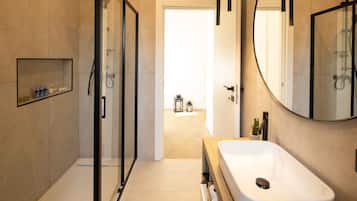 Articles de toilette gratuits, sĂšche-cheveux, serviettes fournies