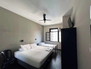 Standard Triple Room | Laptop workspace, free WiFi, bed sheets