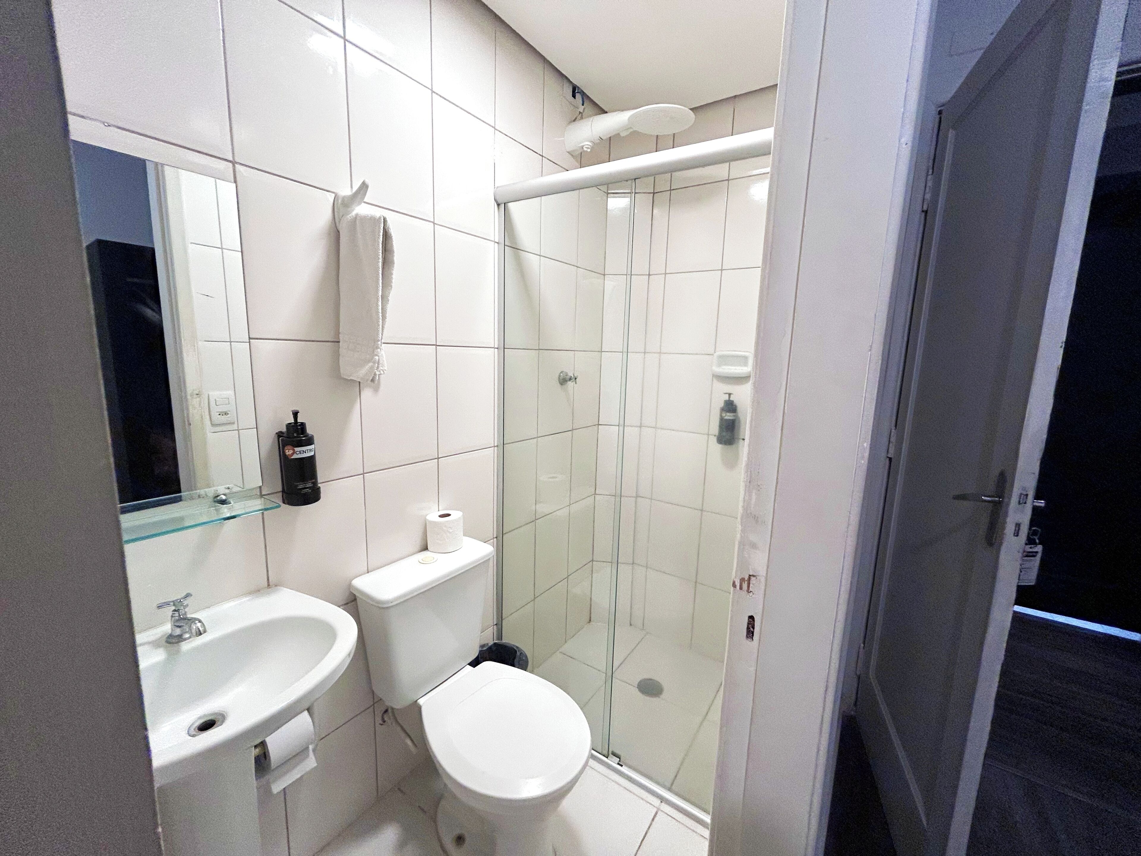 Dusch, handdukar, tvål och schampo