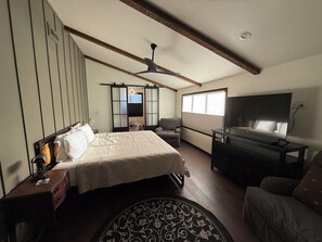 4 bedrooms, iron/ironing board, WiFi