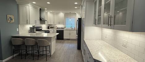 Mikrowelle, Ofen, Herdplatte, Geschirrspüler