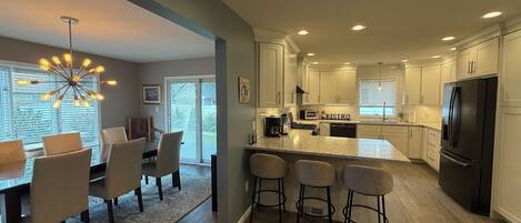 ميكروويف، فرن، موقد طهي مسطح، غسالة أطباق