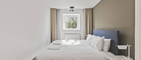 2 quartos, ferros/tábuas de passar roupa