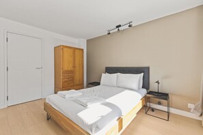 2 chambres, fer et planche à repasser
