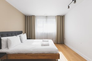 2 bedrooms, desk, iron/ironing board