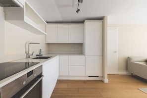 Refrigerador, horno, lavavajillas, cafetera/tetera