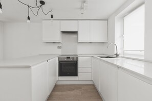 Fridge, oven, dishwasher, coffee/tea maker