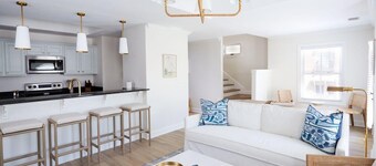 May River Breeze! 3-story Townhouse in Old Town's Promenade