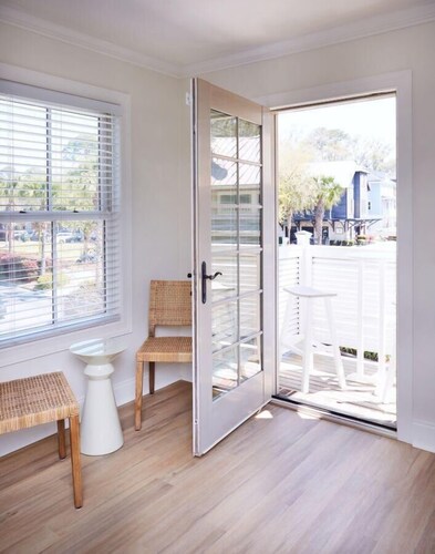 May River Breeze! 3-story Townhouse in Old Town's Promenade