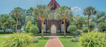 May River Breeze! 3-story Townhouse in Old Town's Promenade