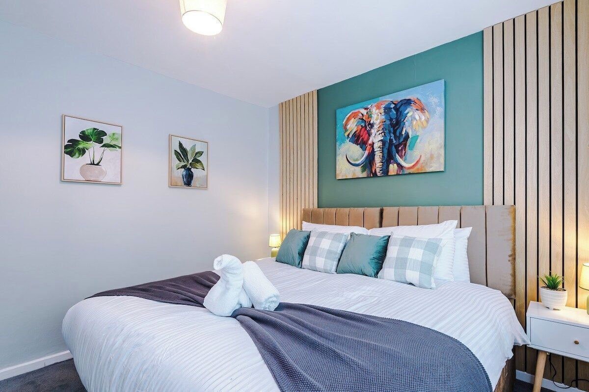 2 bedrooms, iron/ironing board, Internet, bed sheets