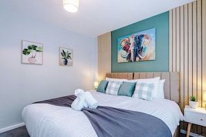 2 bedrooms, iron/ironing board, Internet, bed sheets - 2BR House By Eason Stays Short Lets Wythenshawe (Greater Manchester)