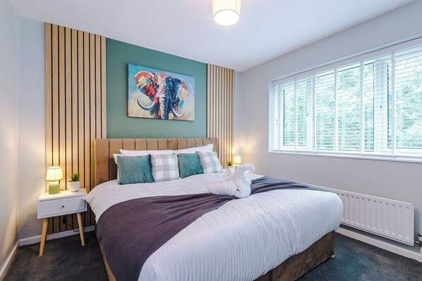 2 bedrooms, iron/ironing board, WiFi, bed sheets