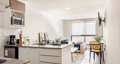 Central location | Rooftop | Fitness center | Jacuzzi w/cost