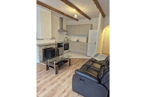 Smart TV, fireplace
