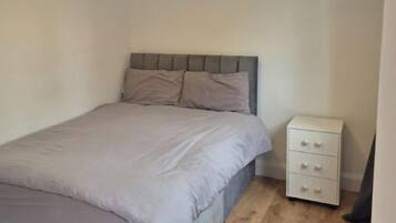 2 makuuhuonetta, ilmainen Wi-Fi, vuodevaatteet