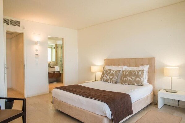 2 slaapkamers, een strijkplank/strijkijzer, gratis wifi, beddengoed
