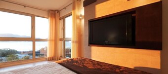 Beach Escape with Onsite Pool & Spa,Tennis, Free Parking, Short Drive to Lisbon!