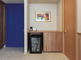 Junior Suite | Premium bedding, down comforters, pillowtop beds, minibar