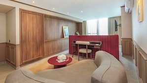 スタジオスイート テラス | 高級寝具、羽毛の掛け布団、ピロートップベッド、ミニバー