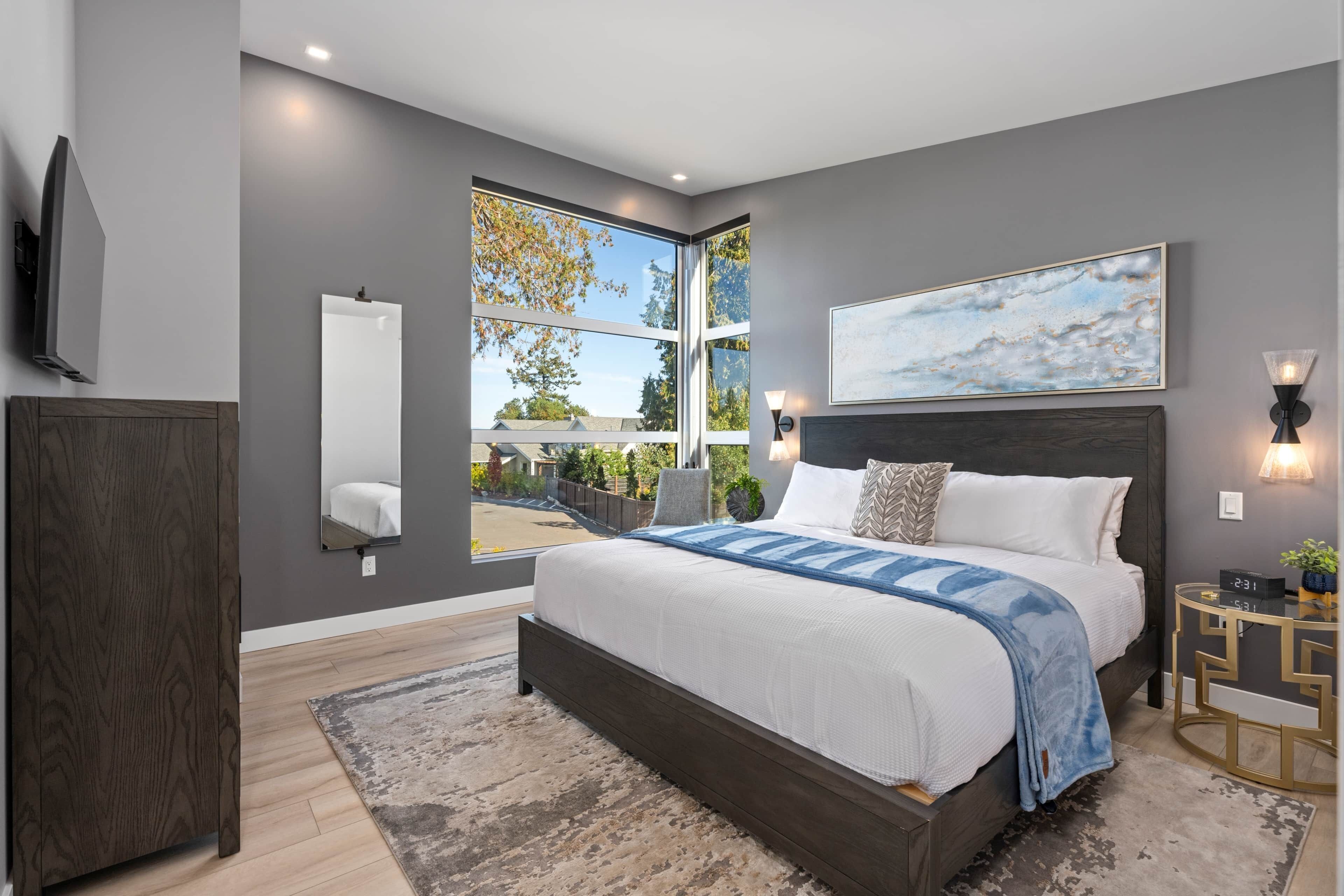 2 bedrooms, desk, iron/ironing board, travel crib