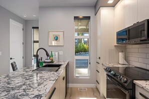 Fridge, microwave, oven, stovetop - Seaside 2 bdrm monthly rates (Parksville)