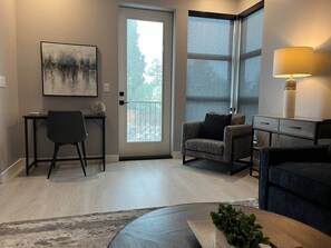 Smart TV, fireplace
