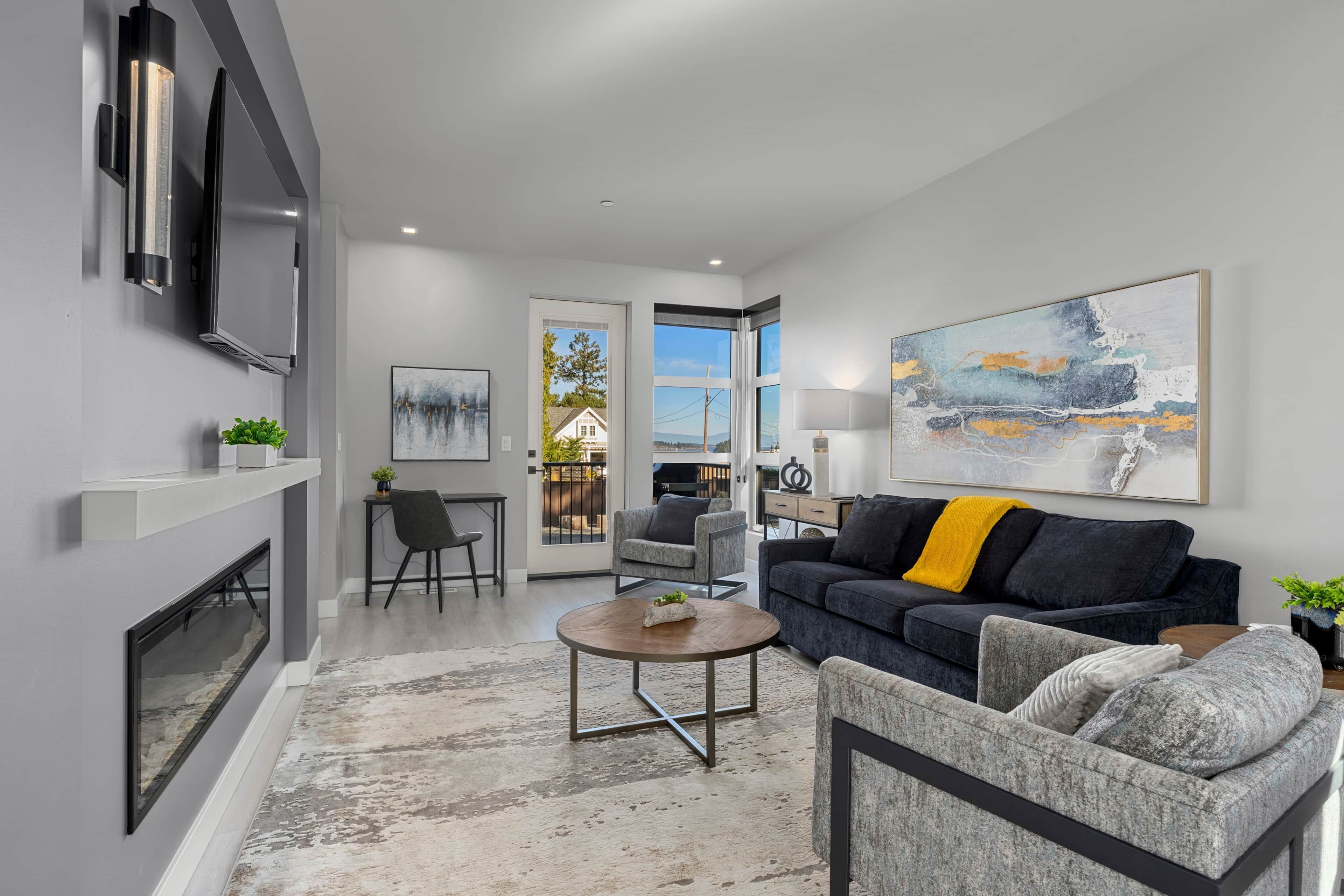 Smart TV, fireplace
